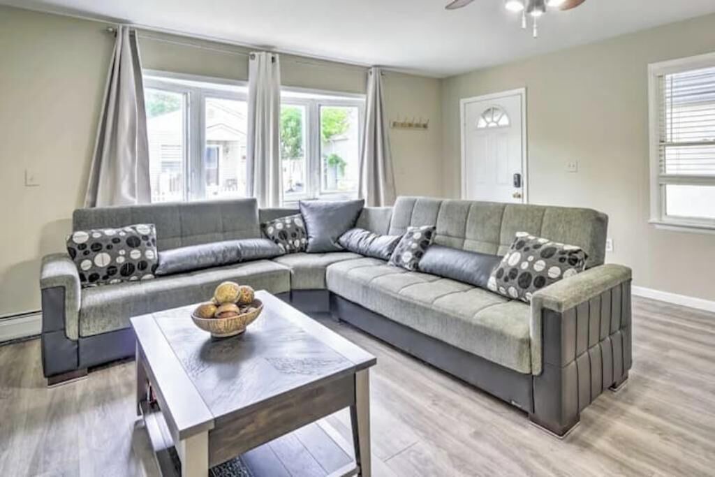 Photo of Livingroom in Keansburg