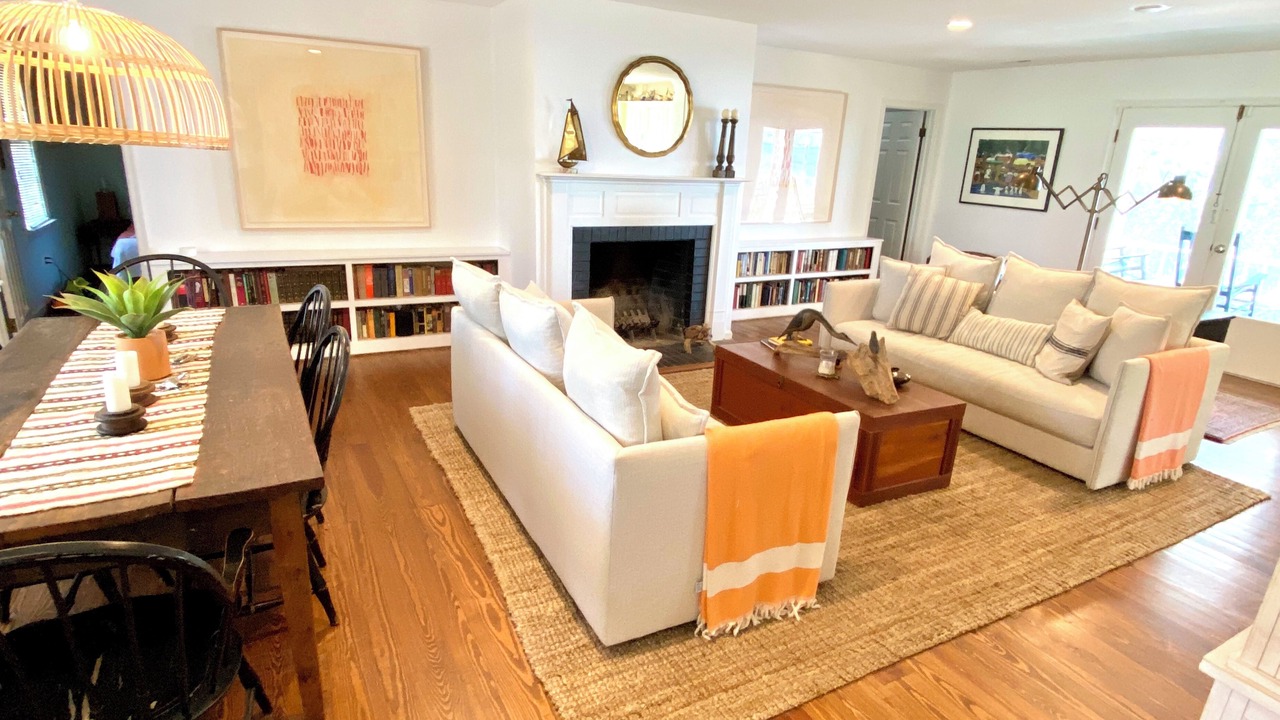 Photo of Livingroom in White Stone
