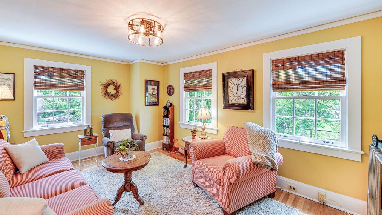 Photo of Livingroom in Youngstown