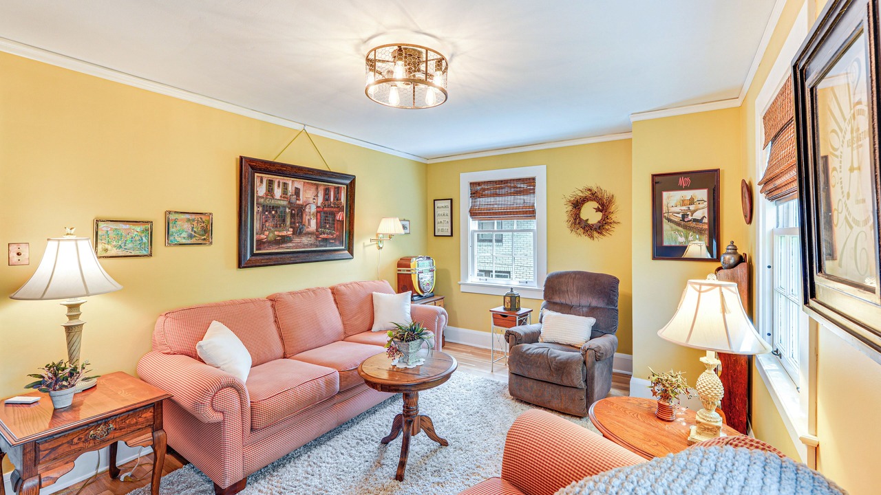 Photo of Livingroom in Youngstown