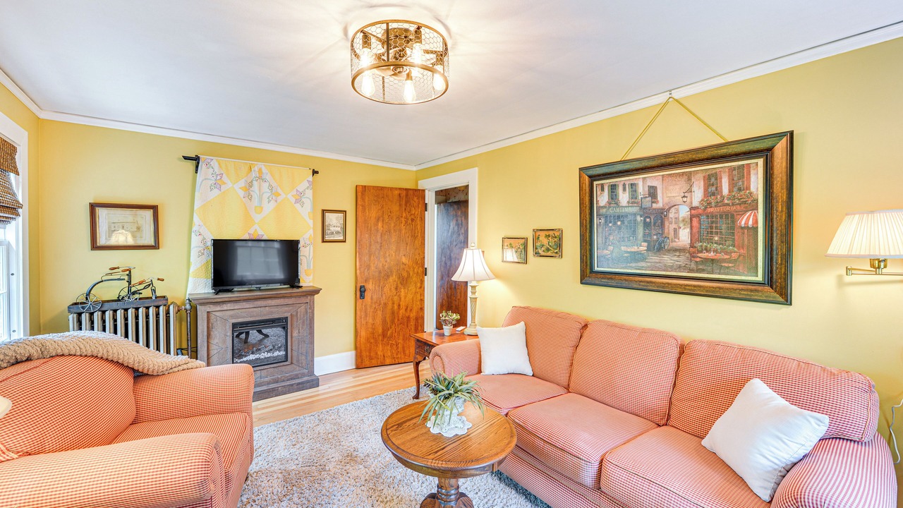 Photo of Livingroom in Youngstown