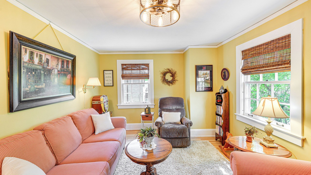 Photo of Livingroom in Youngstown