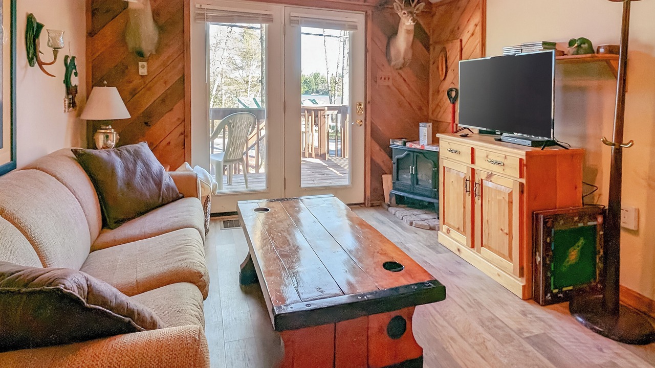 Photo of Livingroom in Lake Harmony Estates