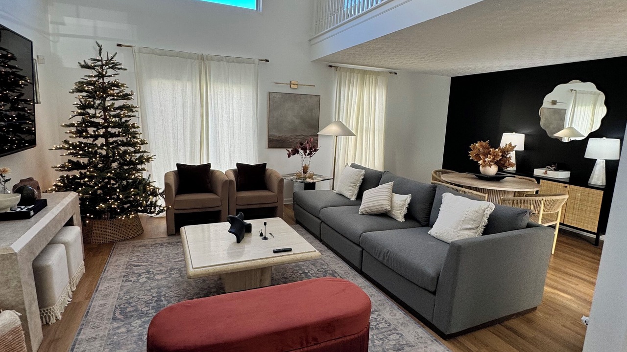 Photo of Livingroom in Summit Station