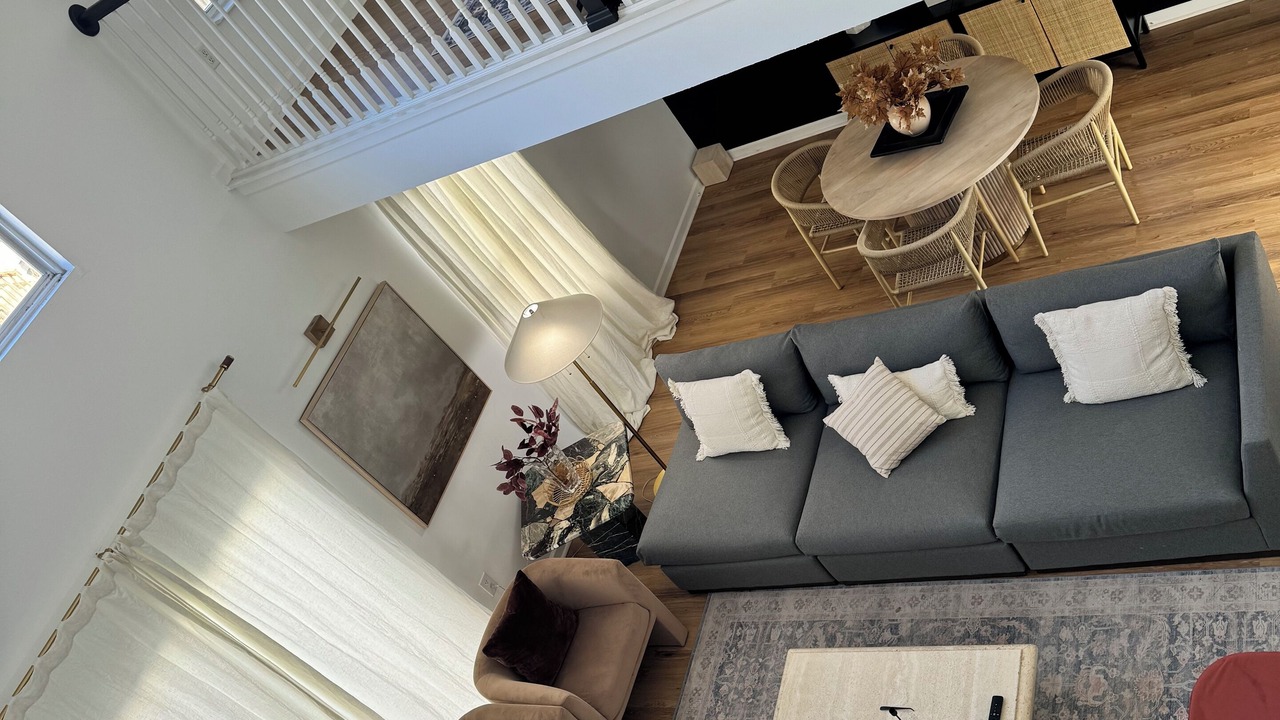 Photo of Livingroom in Summit Station