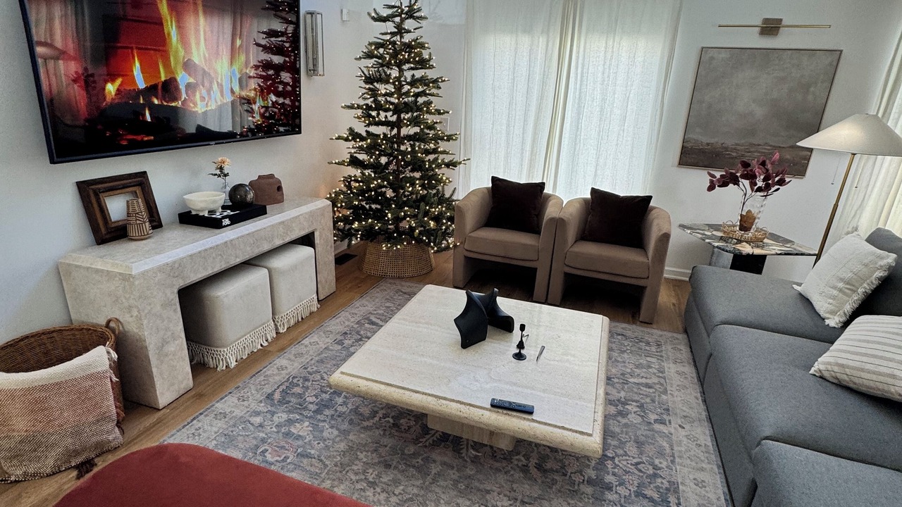 Photo of Livingroom in Summit Station