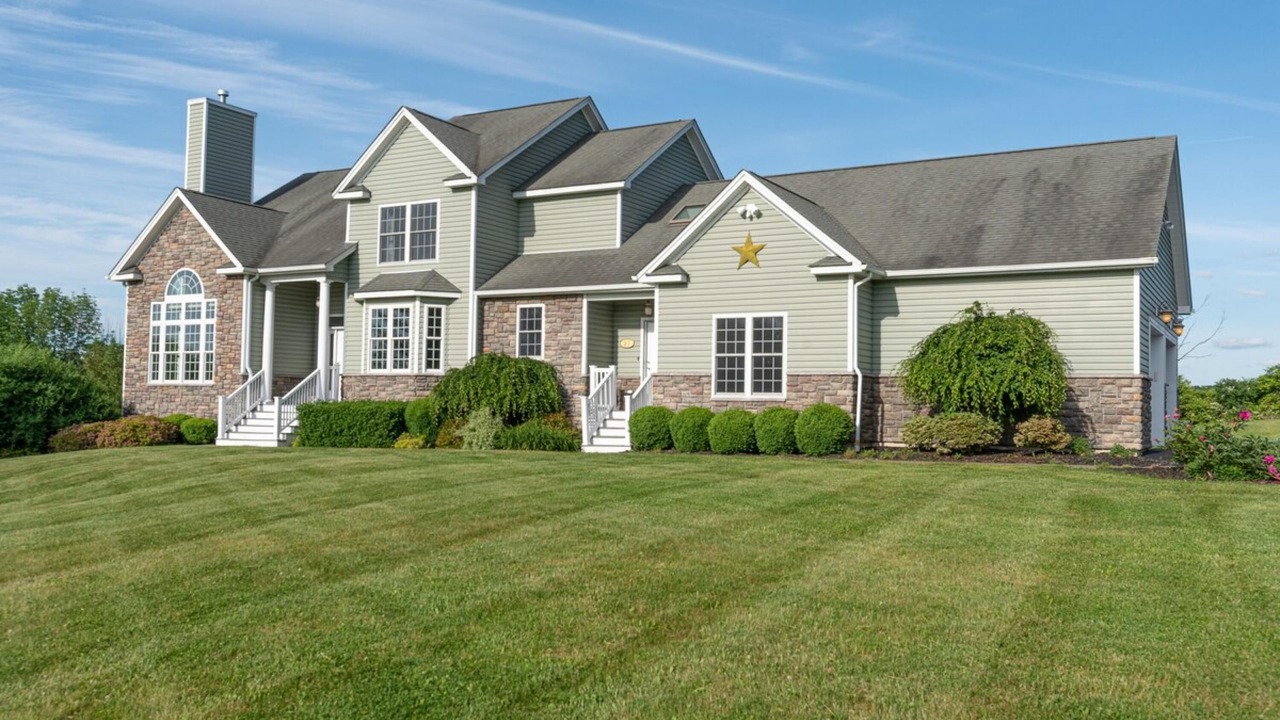 Photo of Buildings in Pleasant Valley
