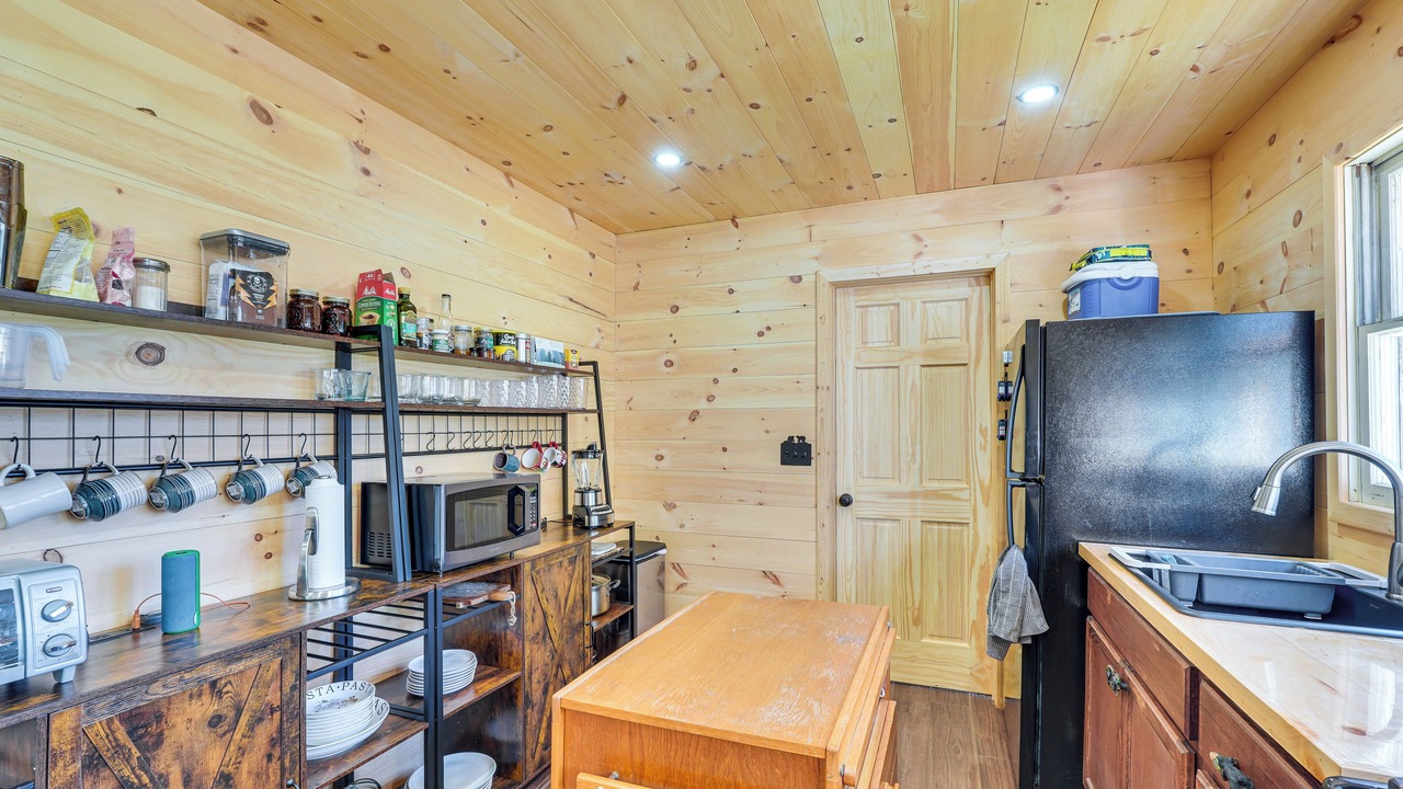 Photo of Kitchen in White Lake