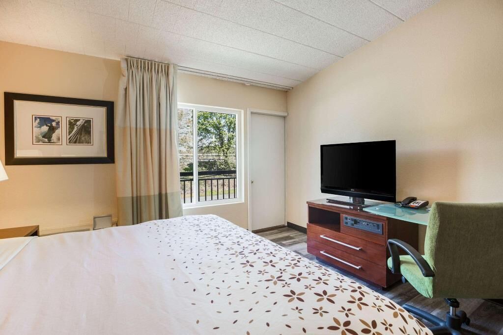 Photo of Bedroom in Delaware Water Gap