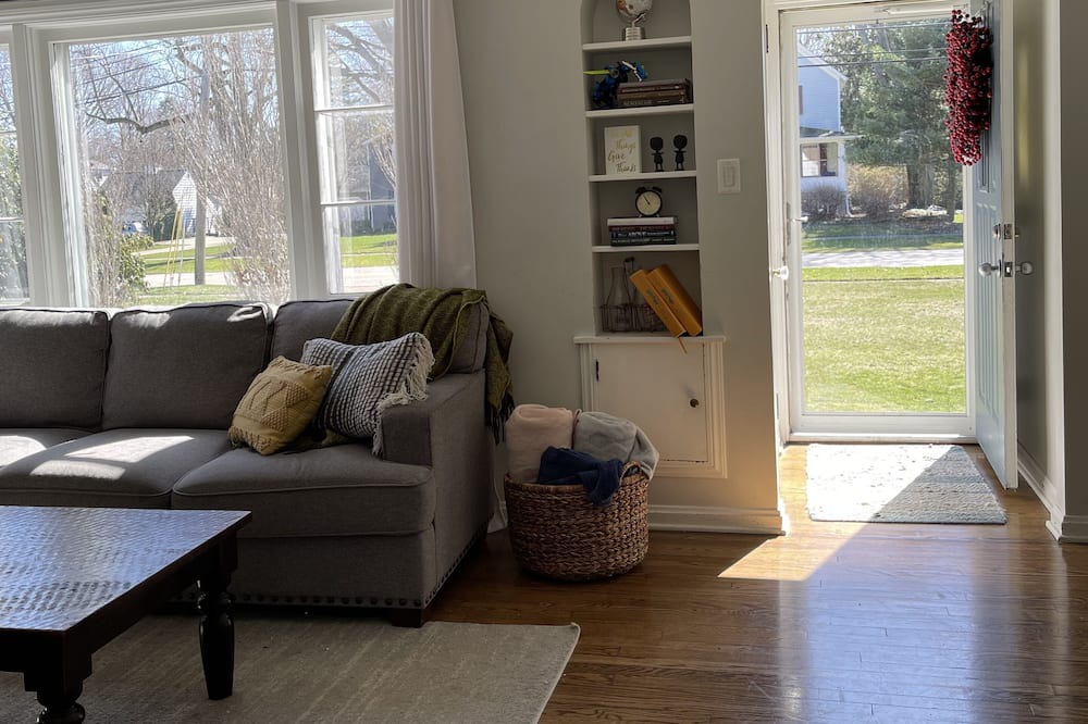 Photo of Livingroom in Bay Village