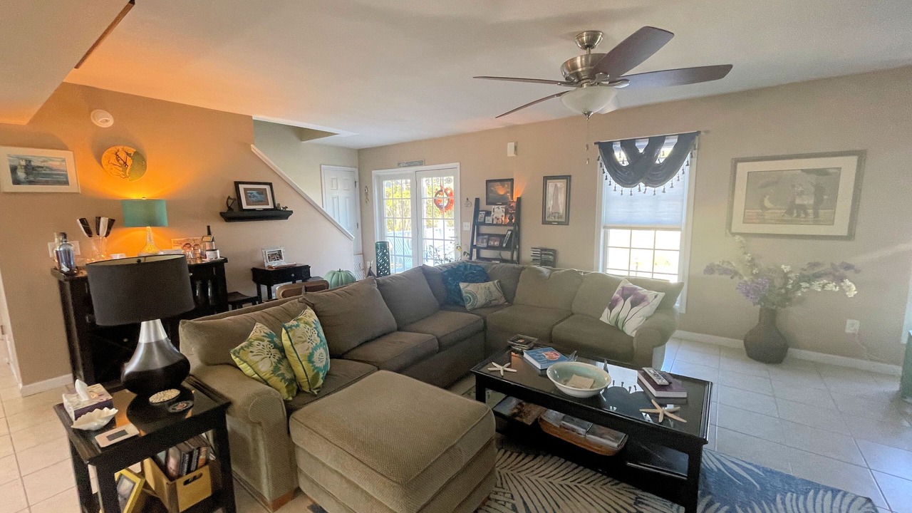 Photo of Livingroom in Deep Hole