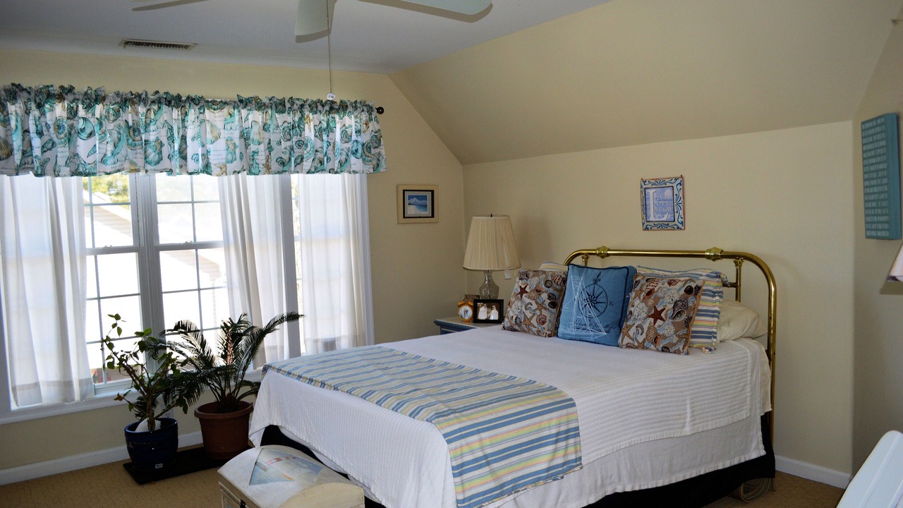 Photo of Bedroom in Deep Hole