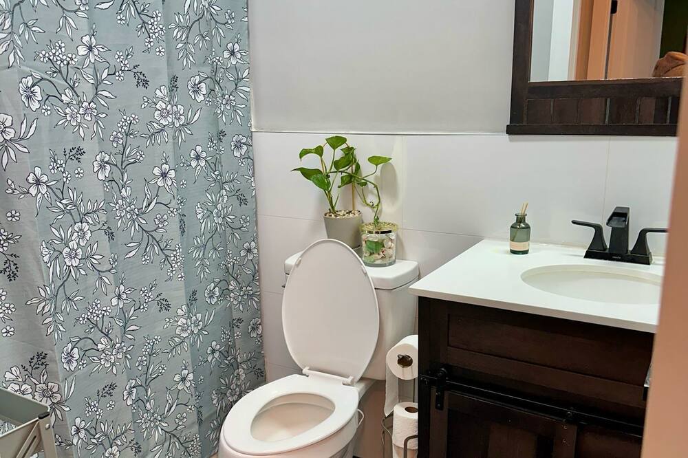 Photo of Bathroom in Newark