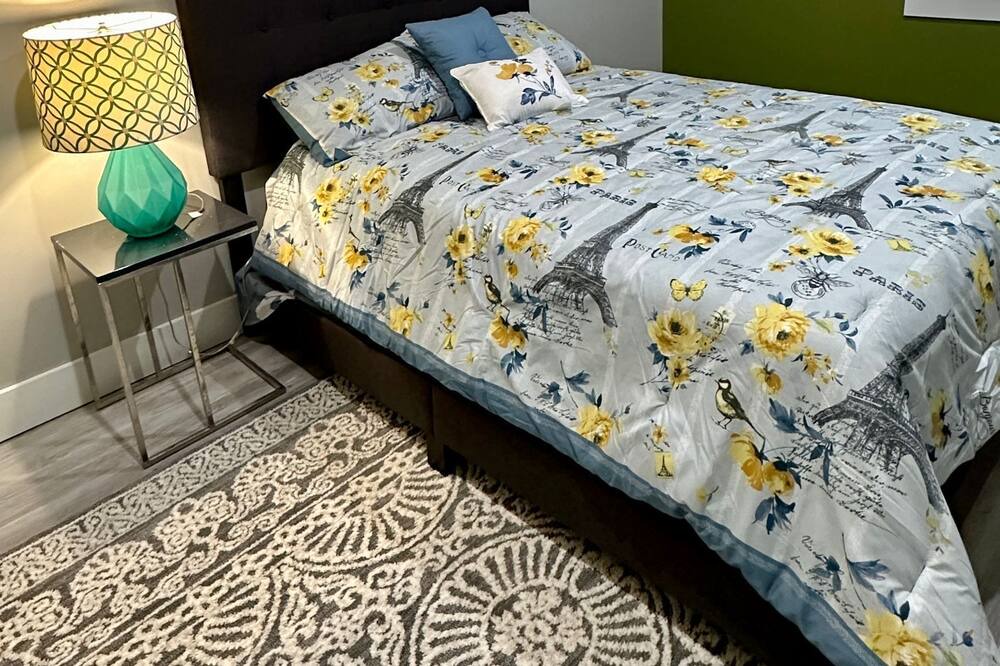 Photo of Bedroom in Newark