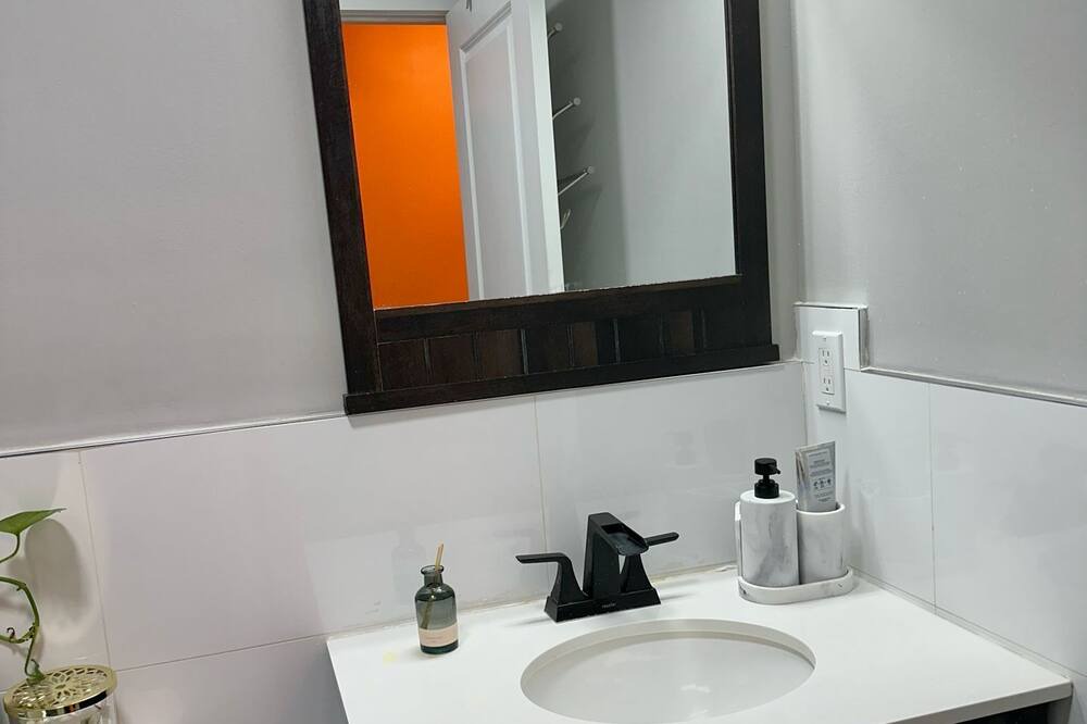 Photo of Bathroom in Newark