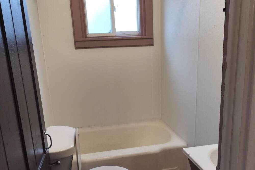 Photo of Bathroom in Conneaut