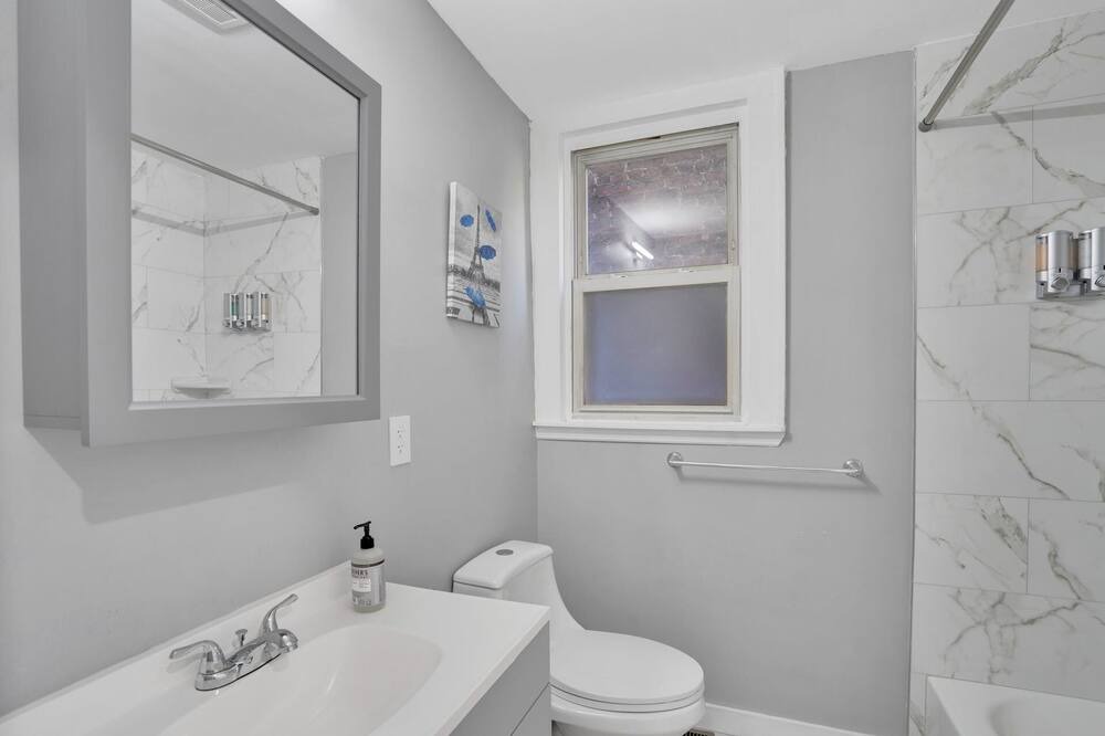 Photo of Bathroom in Roselle Park
