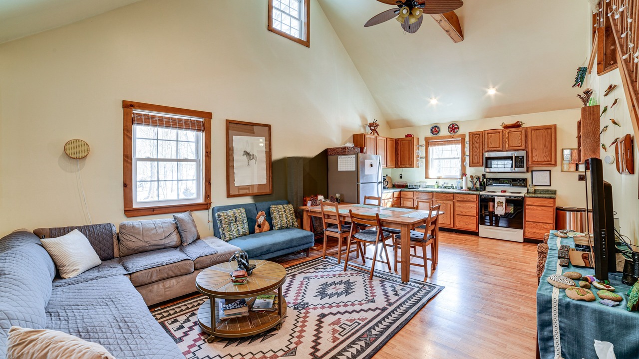 Photo of Livingroom in Town of Colchester