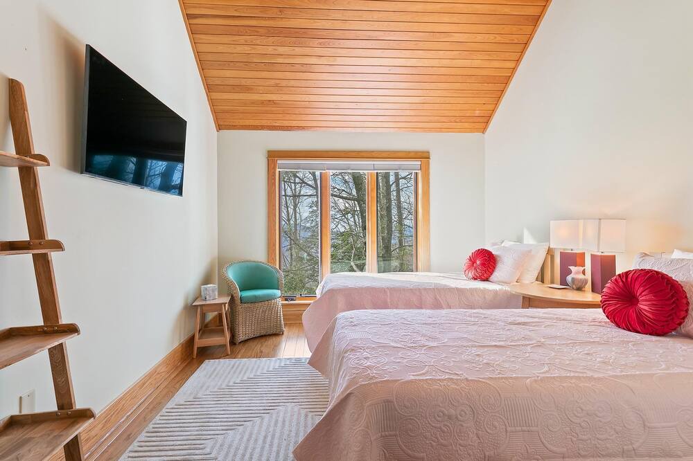 Photo of Bedroom in Roseland