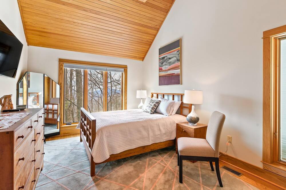 Photo of Bedroom in Roseland