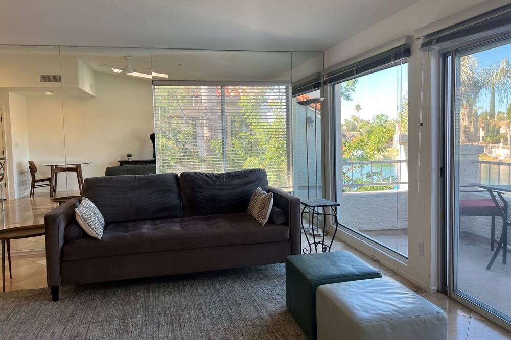 Photo of Livingroom in Monterey Point