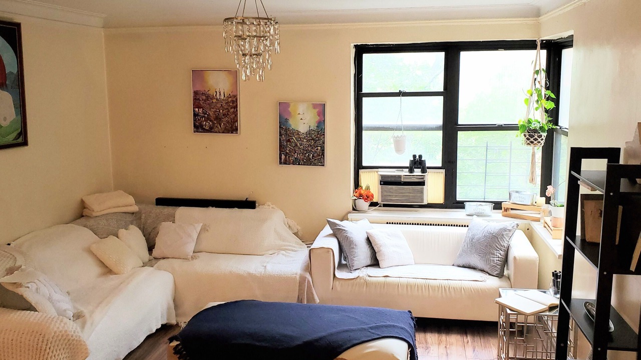 Photo of Livingroom in West Bronx