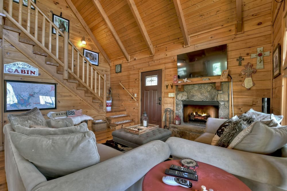 Photo of Livingroom in Chatsworth