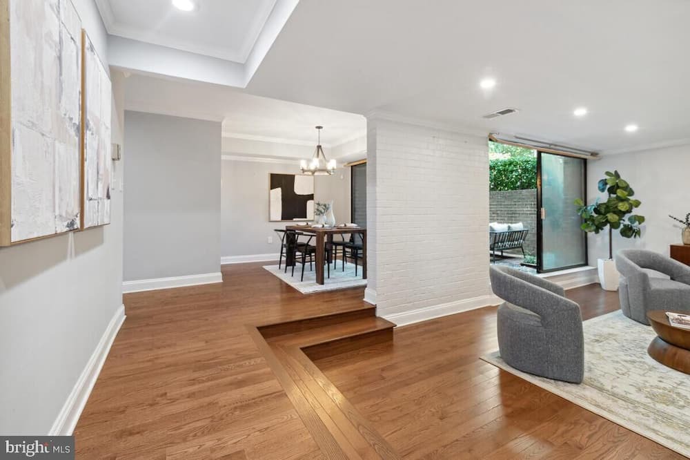 Photo of Livingroom in Forest Glen