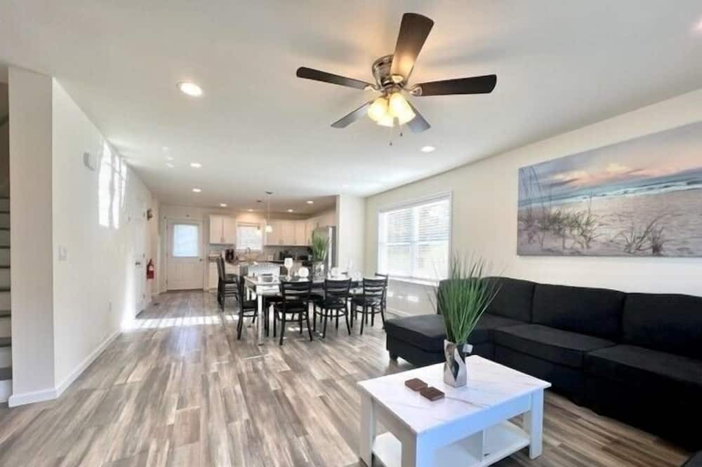 Photo of Livingroom in Town Bank