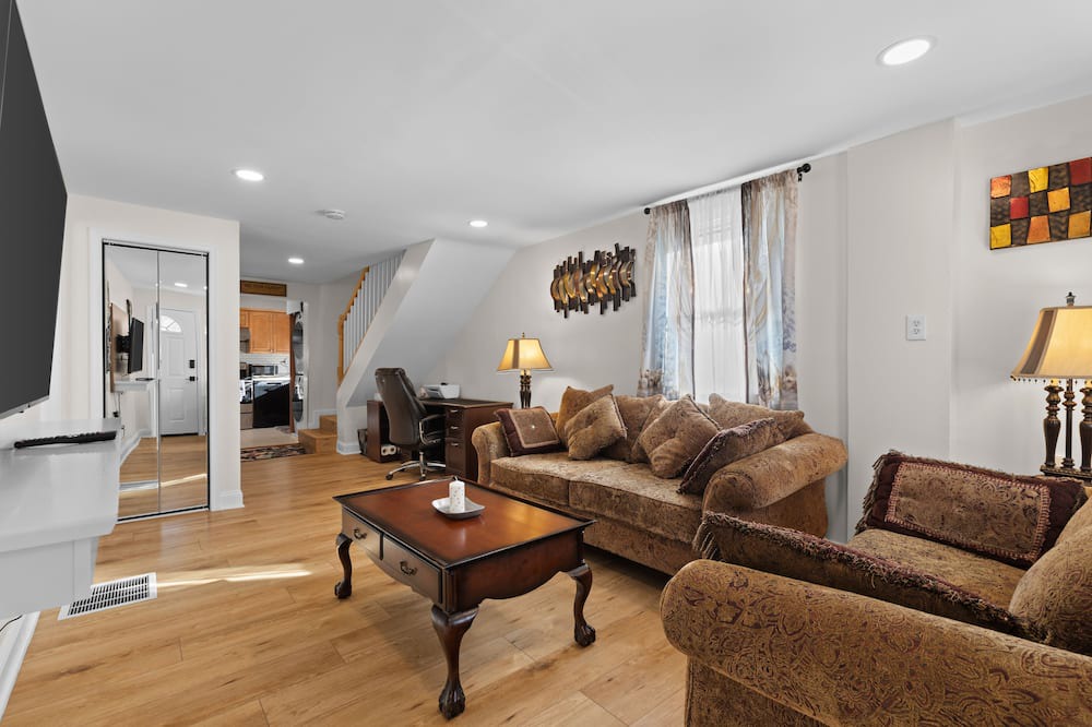 Photo of Livingroom in Rockville