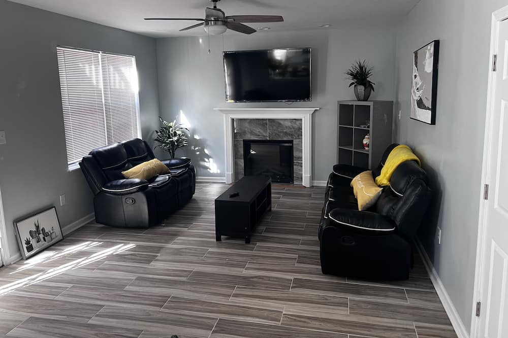 Photo of Livingroom in Rosaryville