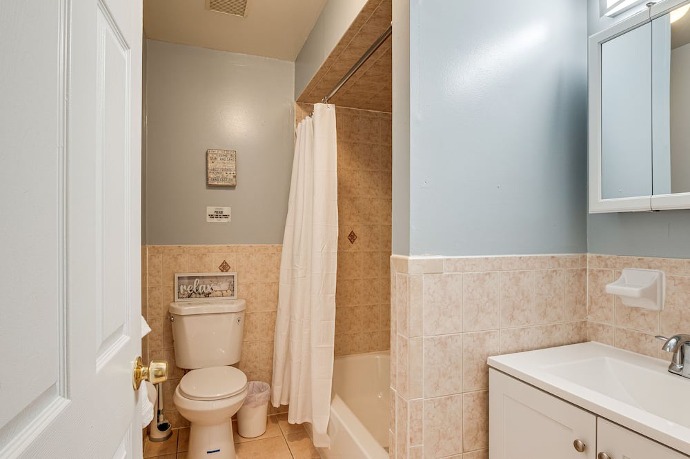 Photo of Bathroom in Newark