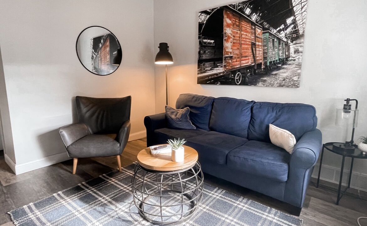 Photo of Livingroom in Detroit - Shoreway