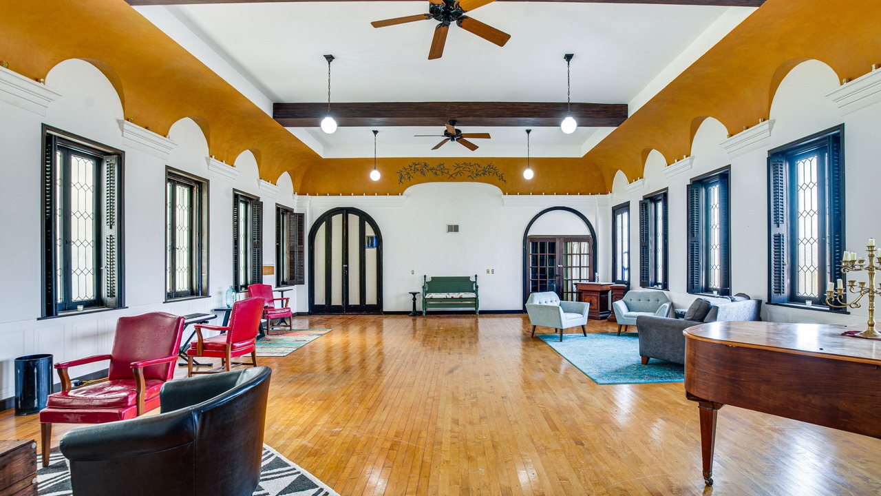 Photo of Livingroom in Wheeling