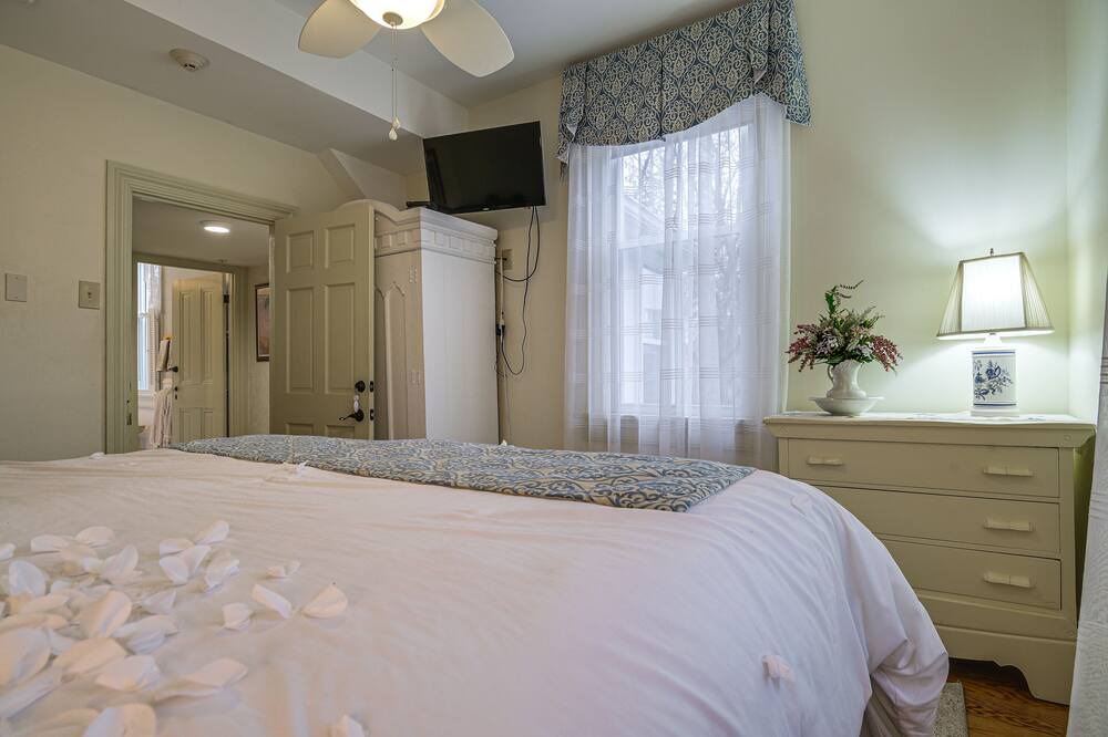 Photo of Bedroom in Middletown
