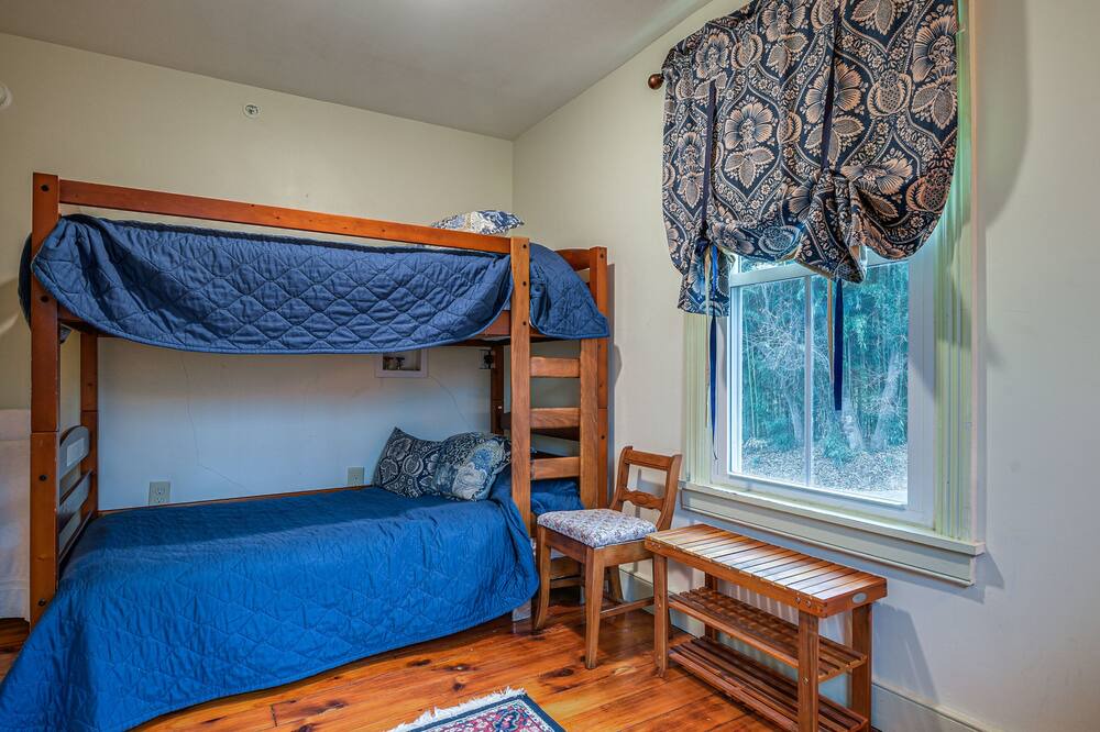 Photo of Bedroom in Middletown