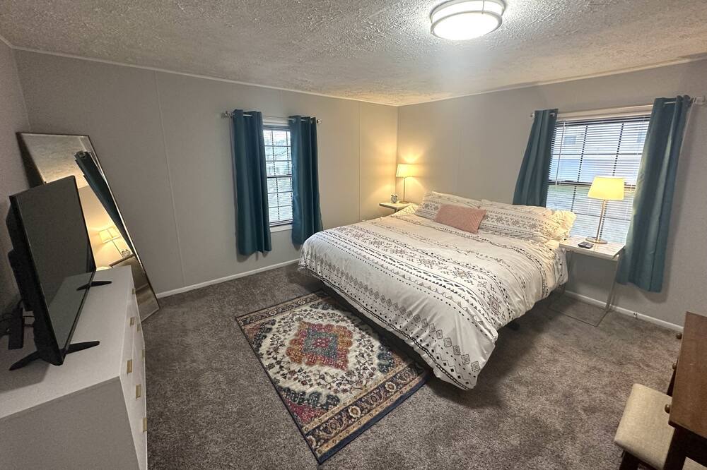 Photo of Bedroom in South Hills
