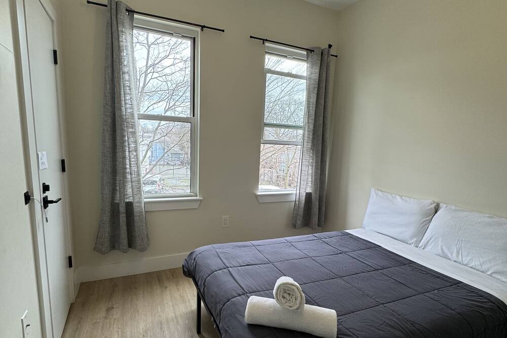 Photo of Bedroom in Orange