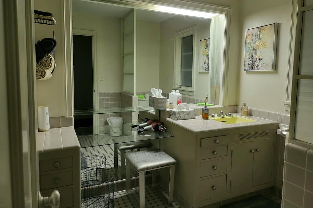 Photo of Bathroom in Alliance