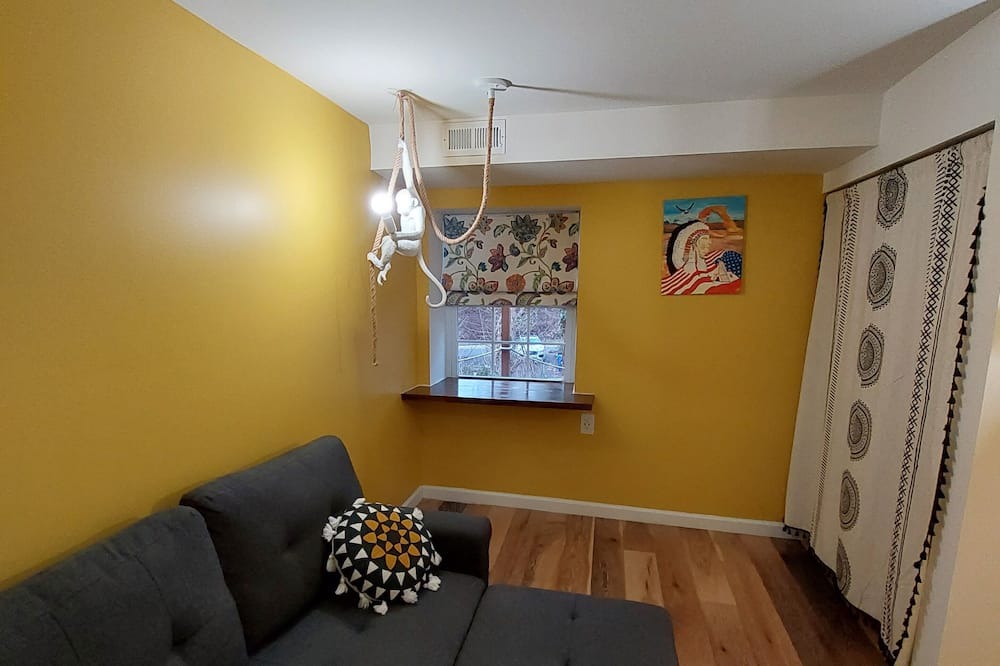 Photo of Livingroom in Cheltenham