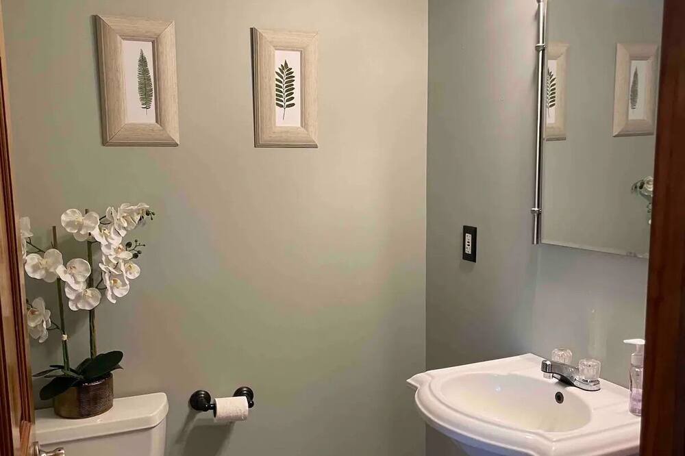 Photo of Bathroom in Mt. Bethel