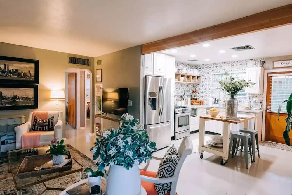 Photo of Livingroom in Camelback East