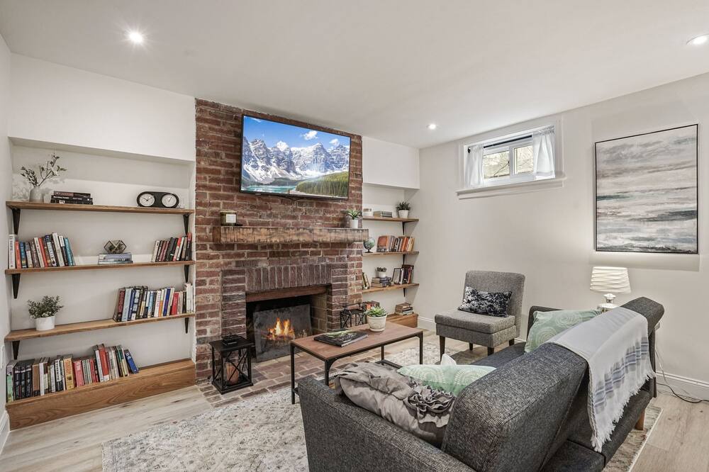 Photo of Livingroom in 16th Street Heights