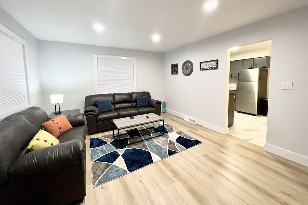 Photo of Livingroom in Highland Square