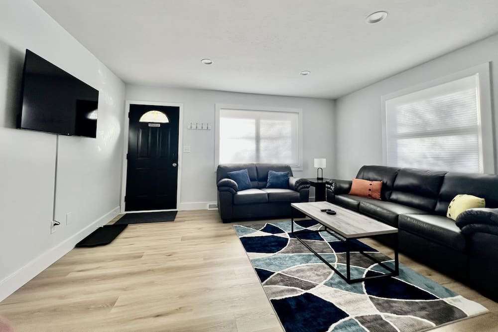 Photo of Livingroom in Highland Square