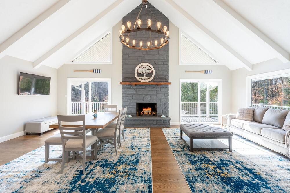Photo of Livingroom in Treasure Lake
