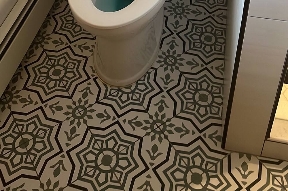 Photo of Bathroom in Linden