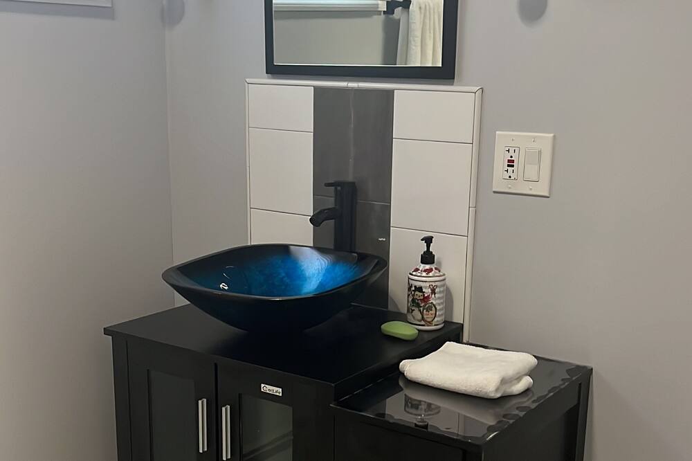 Photo of Bathroom in Linden