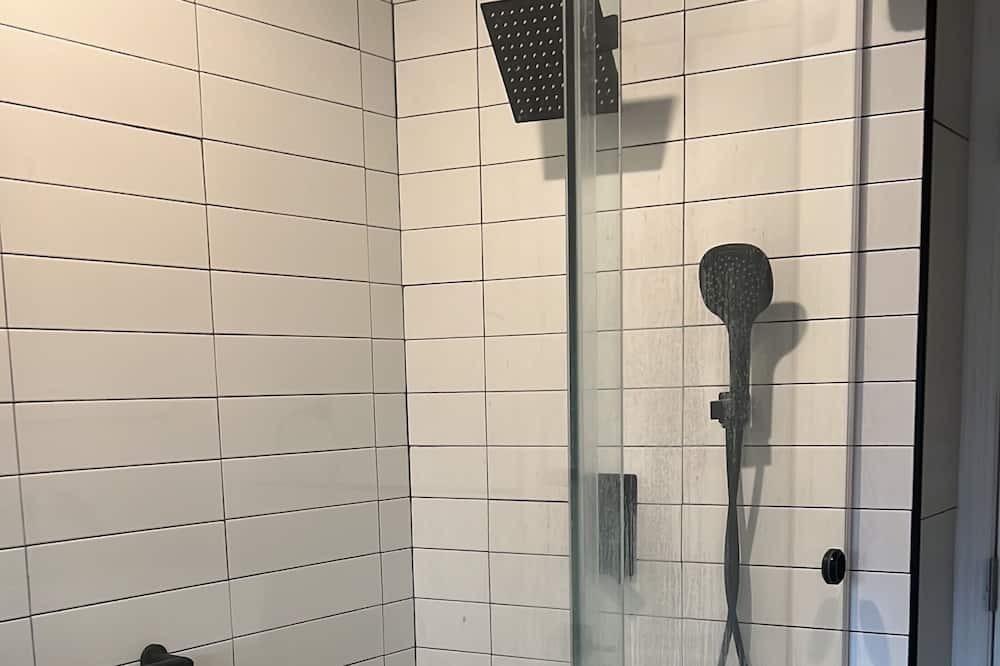 Photo of Bathroom in Linden