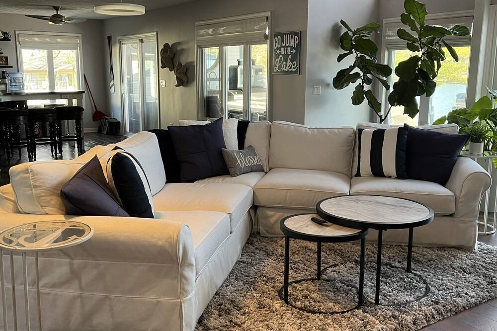 Photo of Livingroom in Jamestown